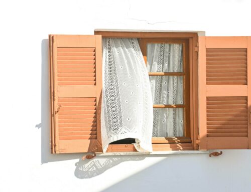 How to Clean Shutters and Curtains